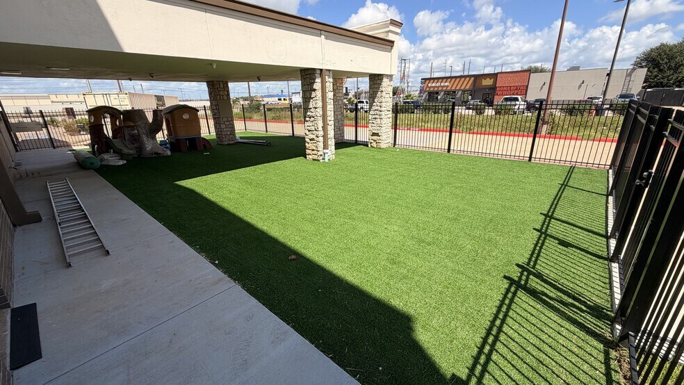 More Photos Of 6910 N Eldridge Pky, Houston Freestanding For Sale