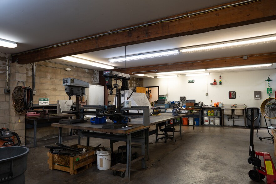 More Photos Of 3048 Aukele St, Lihue Warehouse For Sale