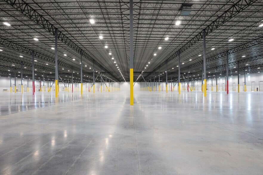 More Photos Of 10200 Edgerton Rd, De Soto Distribution For Lease