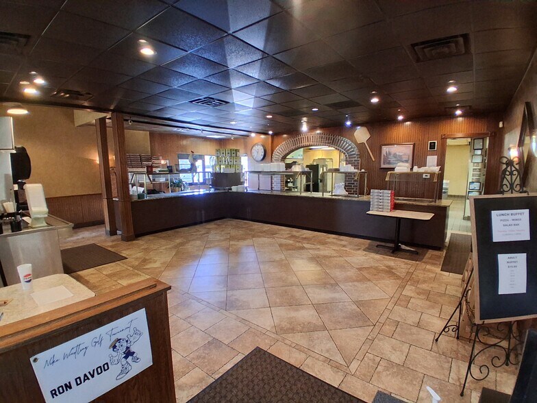 More Photos Of 605 S 10th St, Burlington General Retail For Sale