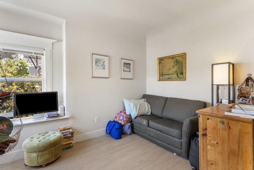 More Photos Of 823-825 55th St, Oakland Apartments For Sale