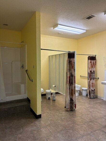 More Photos Of 19059 State Highway 274, Kemp Warehouse For Sale