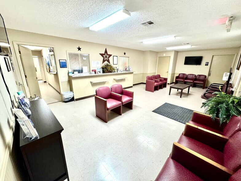 More Photos Of 101 Anthony Dr, Teague Medical For Sale
