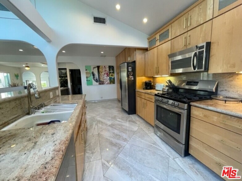 More Photos Of 425 Sunridge St, Playa del Rey Apartments For Sale