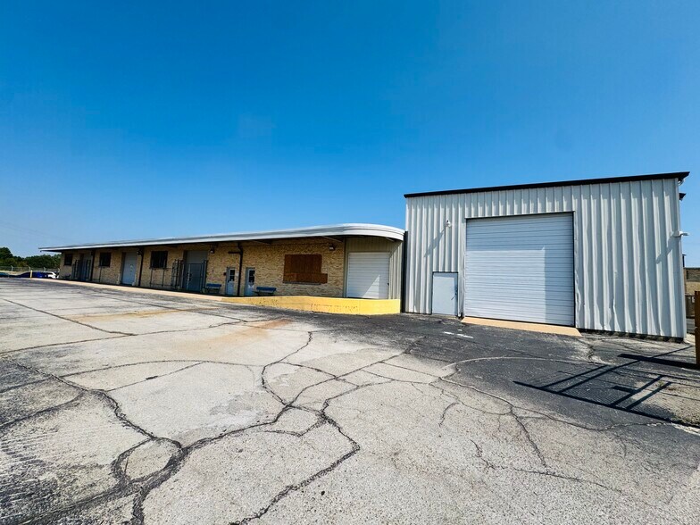 Primary Photo Of 3215 N Sheridan Rd, Tulsa Light Distribution For Lease