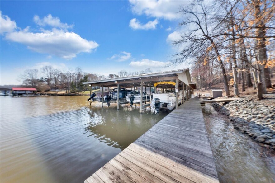More Photos Of 2200 Old Salem School Rd, Union Hall Marina For Sale
