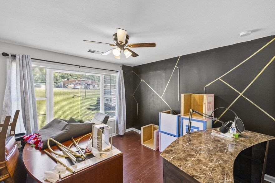 More Photos Of 7879 N Main St, Jonesboro Office Residential For Sale