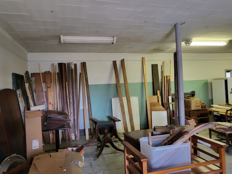 More Photos Of 212 S Broad St, Gastonia General Retail For Sale