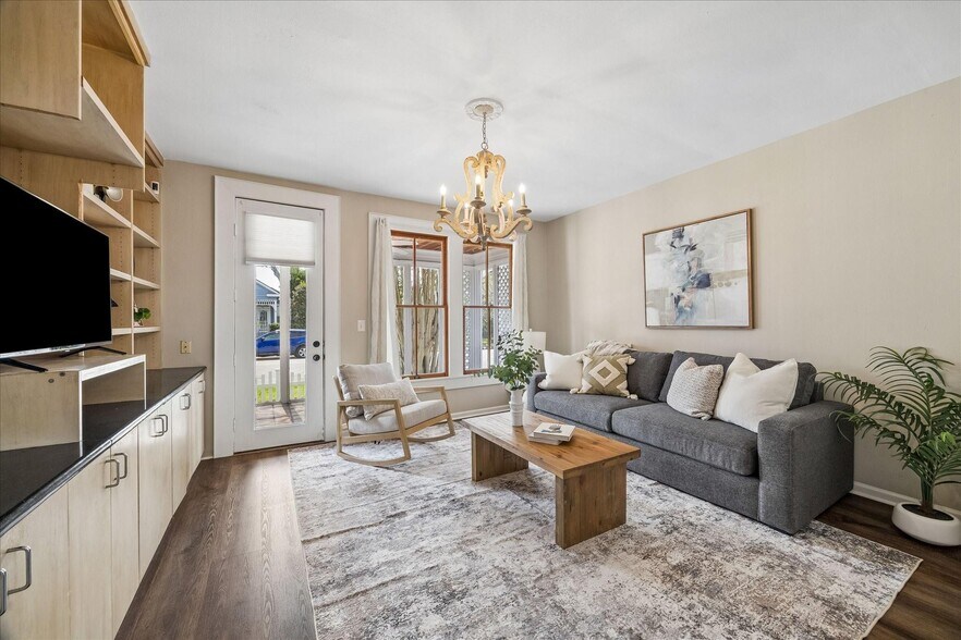 More Photos Of 1812 Kane St, Houston Office Residential For Sale