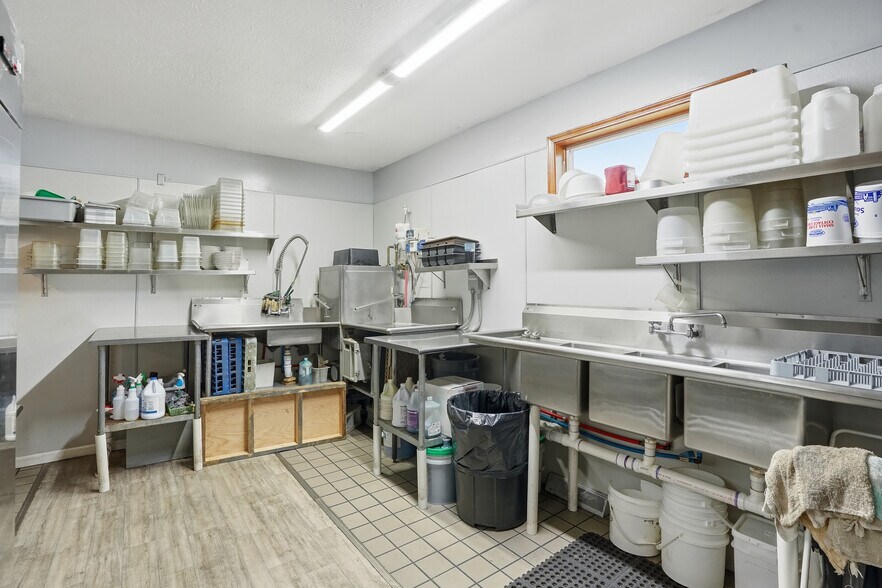 More Photos Of 4020 E Old US 30, Hamlet Restaurant For Sale