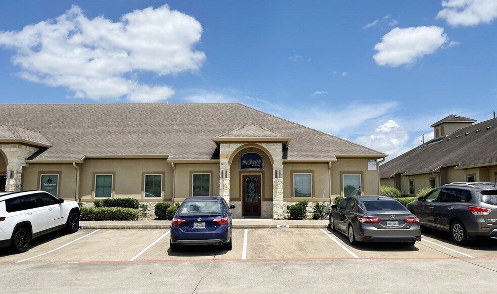 More Photos Of 12234 Shadow Creek Pky, Pearland Medical For Sale
