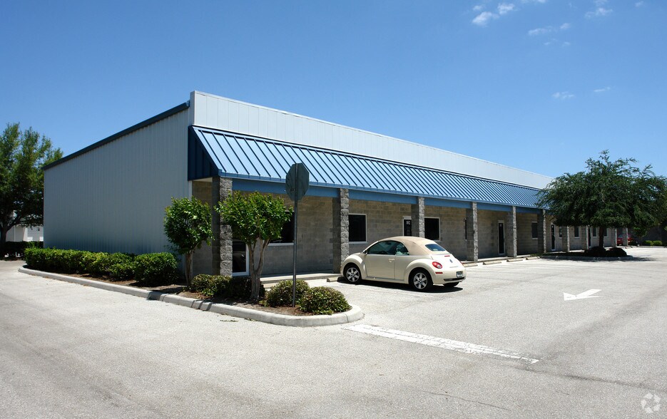 Primary Photo Of 4553 Mariotti Ct, Sarasota Warehouse For Lease