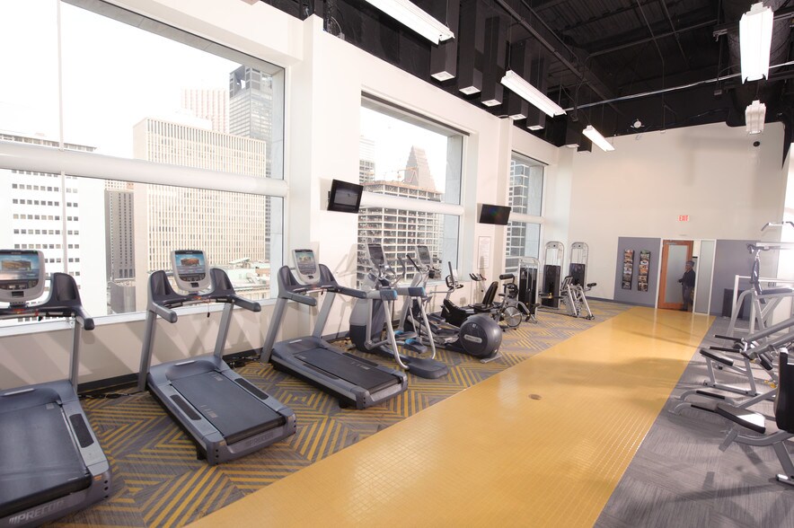 More Photos Of 1301 Fannin St, Houston Office For Sale