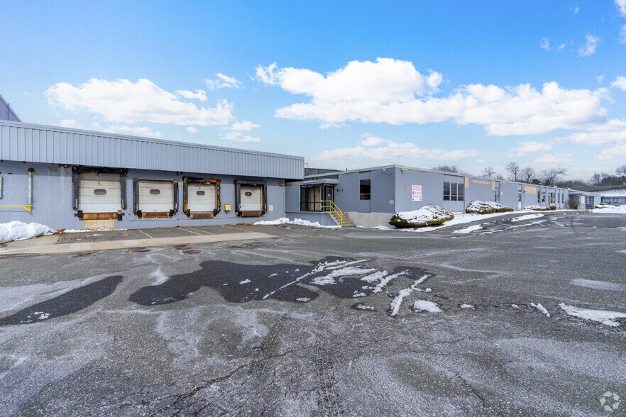 More Photos Of 570 Cottage St, Springfield Warehouse For Lease