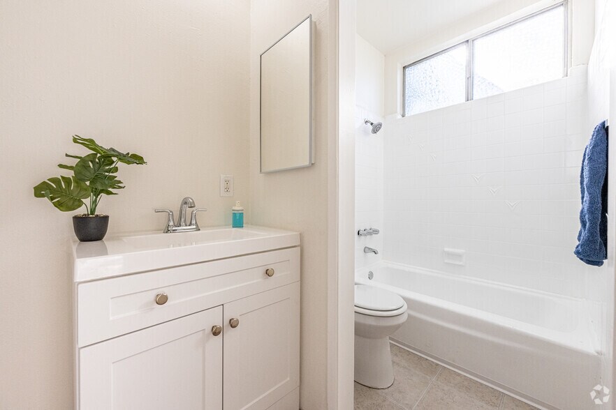 More Photos Of 835 W Rosecrans Ave, Gardena Apartments For Sale