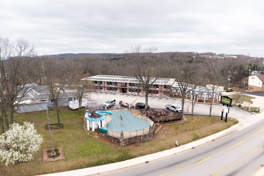 More Photos Of 10770 E State Highway 76, Branson West Hotel For Sale
