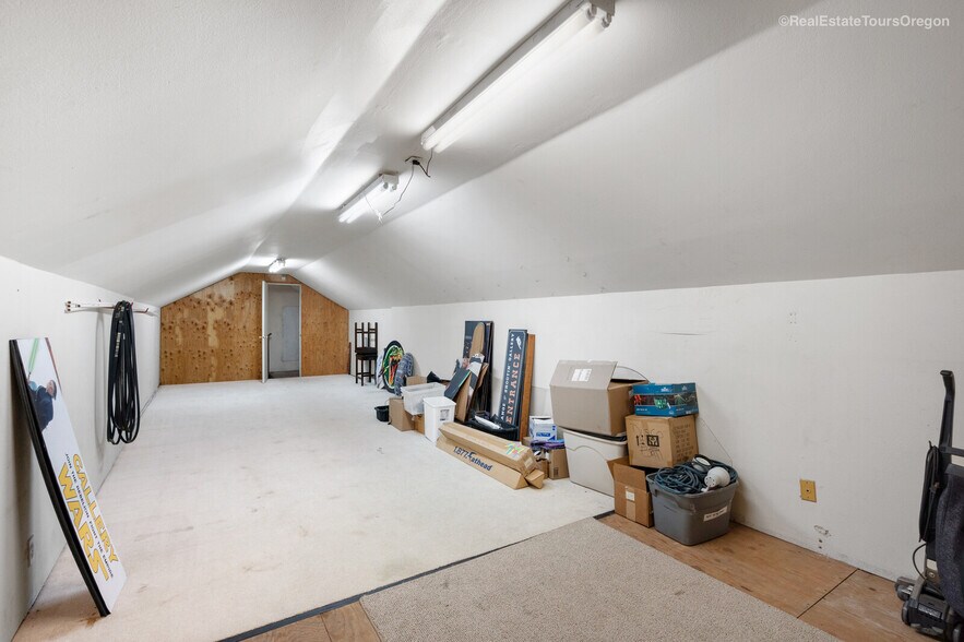 More Photos Of 10791 Oak St NE, Donald Showroom For Sale