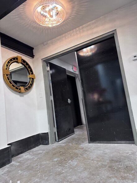 More Photos Of 8418 Broadway St, San Antonio Industrial For Sale