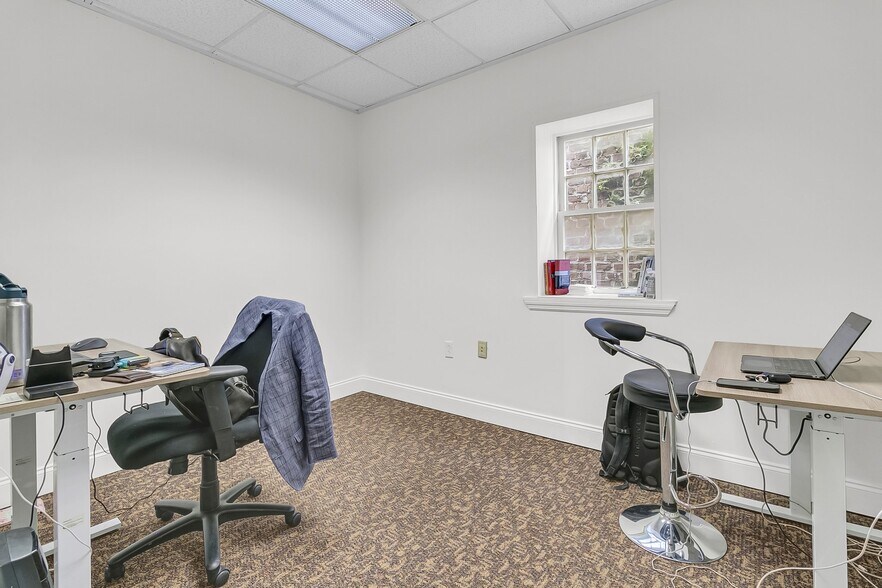 More Photos Of 12 Gillon St, Charleston Office For Lease