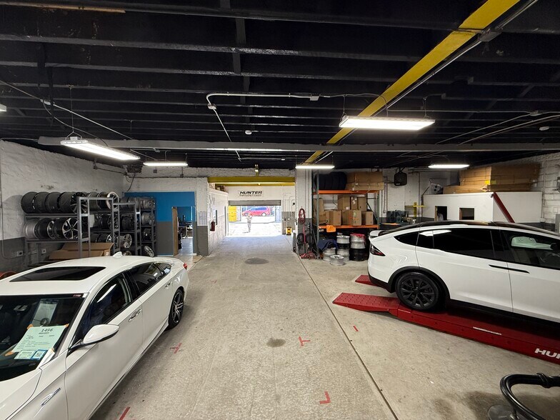More Photos Of 3724 10th St, Long Island City Warehouse For Lease