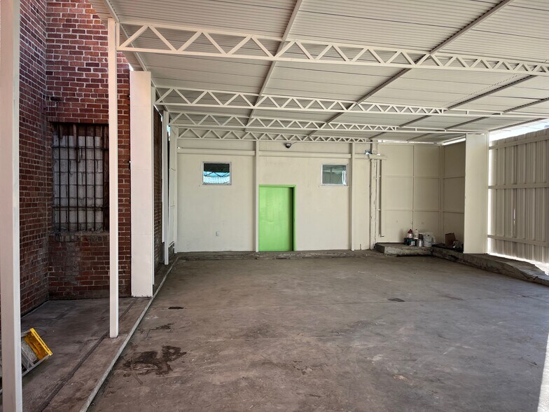 More Photos Of 123 E C St, Wilmington Warehouse For Sale