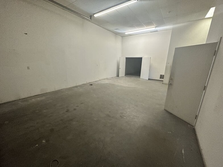 More Photos Of 5800 Post Rd, East Greenwich Warehouse For Lease