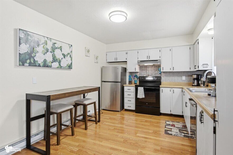 More Photos Of 12521 Tanada Loop, Anchorage Multifamily For Sale