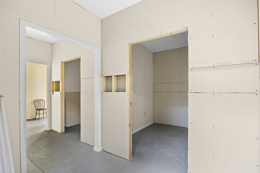 More Photos Of 69 Jessamine Ave, Georgetown Flex For Lease
