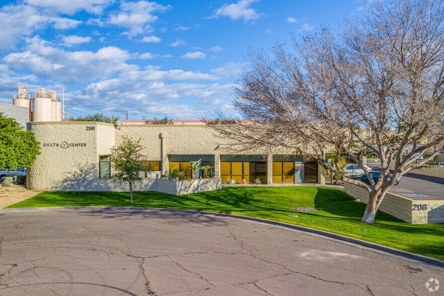 More Photos Of 206 W Julie Dr, Tempe Warehouse For Lease