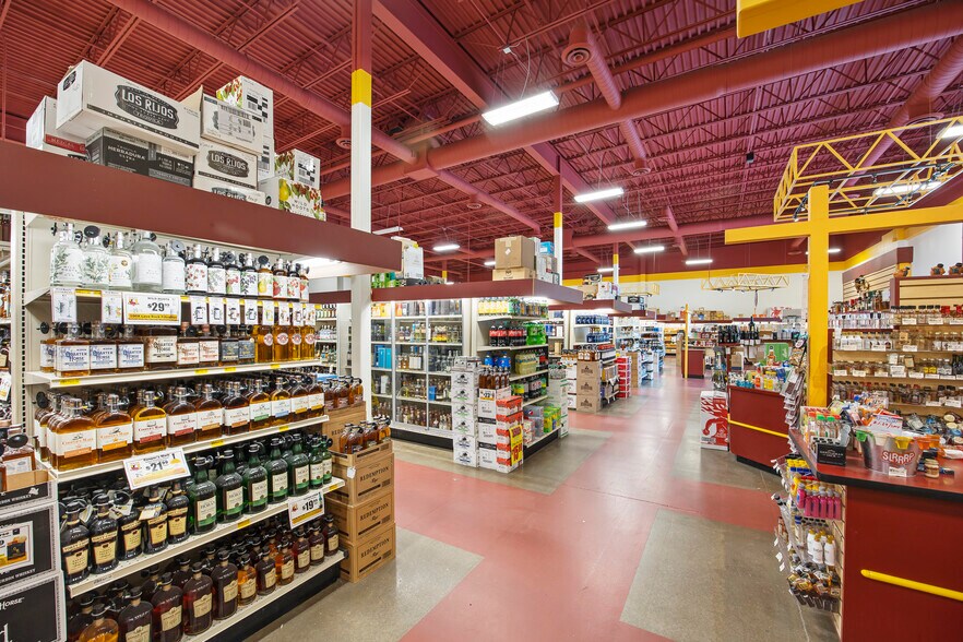 More Photos Of 2401 Maloney Dr, Bloomington Department Store For Lease