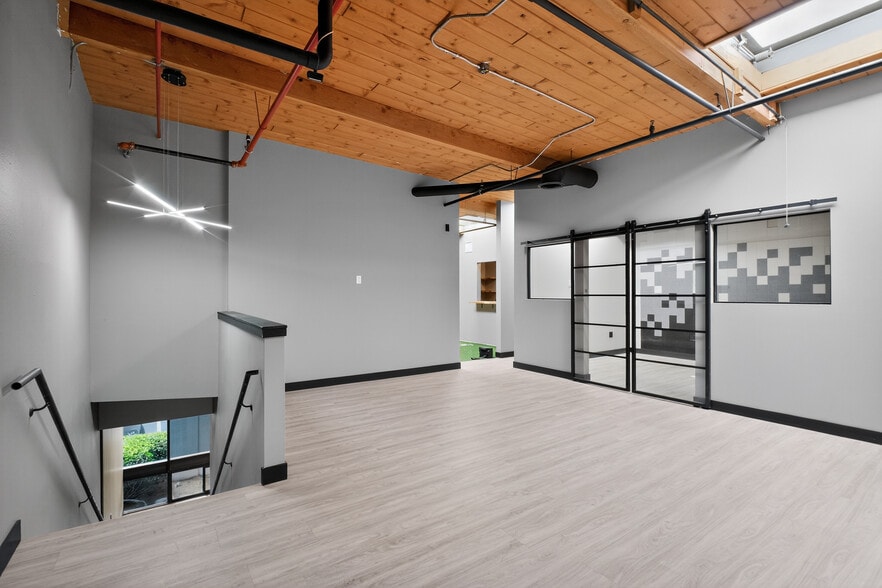 More Photos Of 4125 Market St, Ventura Light Manufacturing For Sale