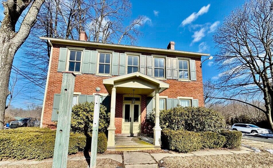 More Photos Of 5412 Shimerville Rd, Emmaus Freestanding For Lease