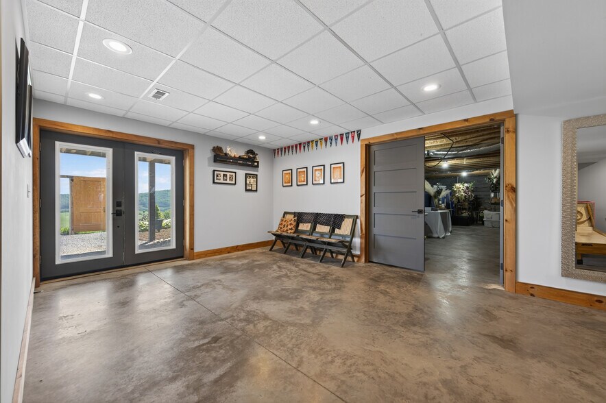 More Photos Of 639 Wagon Wheel Rd, Elk Creek Lodge Meeting Hall For Sale