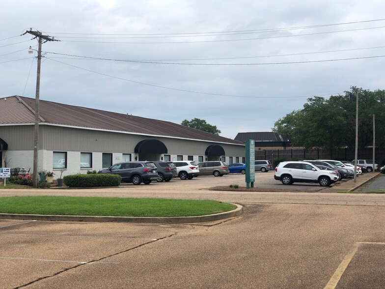More Photos Of 1050 N Flowood Dr, Flowood Medical For Lease