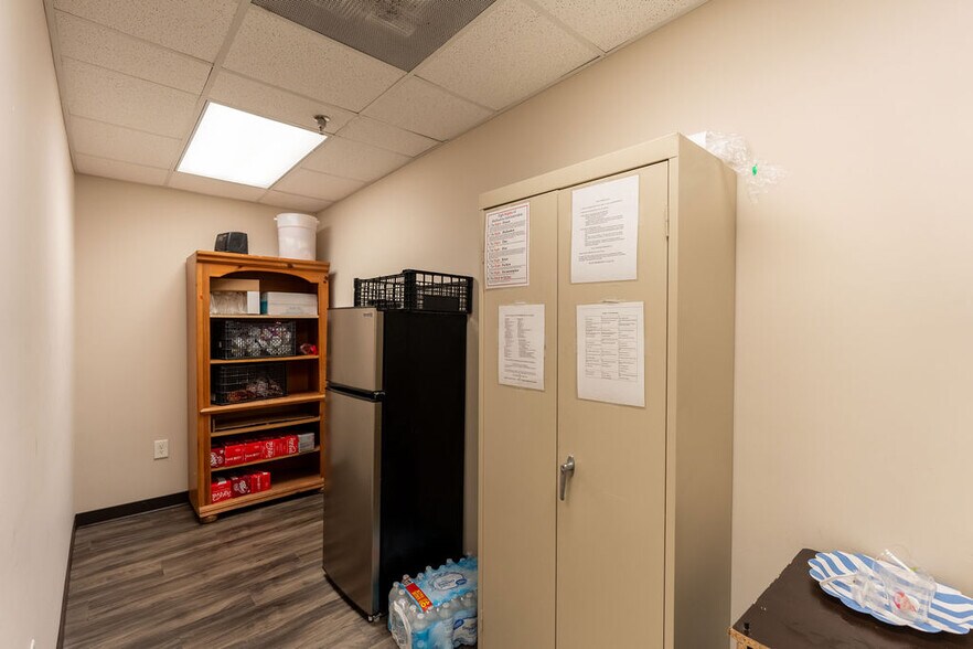 More Photos Of 89 Green St, Warner Robins Warehouse For Sale
