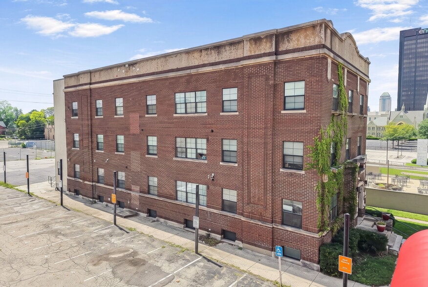 More Photos Of 595 E Broad St, Columbus Apartments For Sale