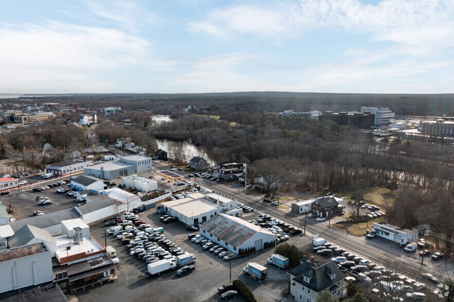 More Photos Of 642 W Main St, Riverhead Auto Dealership For Lease
