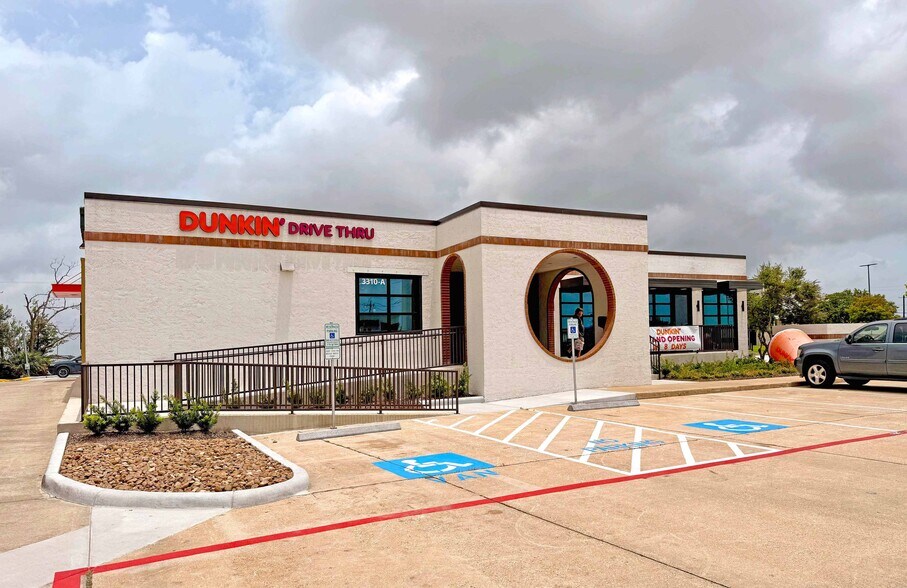 More Photos Of 3310 Palmer Hwy, Texas City Bank For Lease