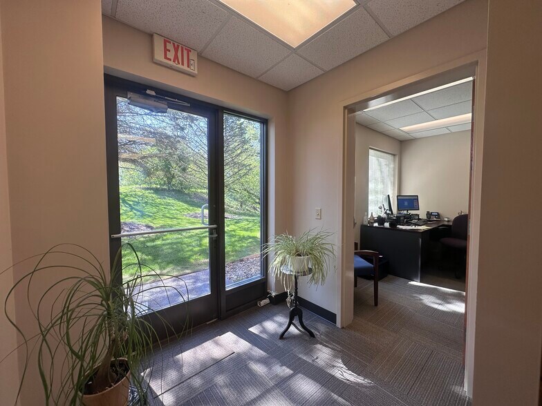 More Photos Of 5380 Cascade Rd SE, Grand Rapids Office For Lease