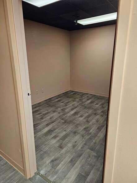 More Photos Of 103 S Fannin Ave, Cameron Office For Lease