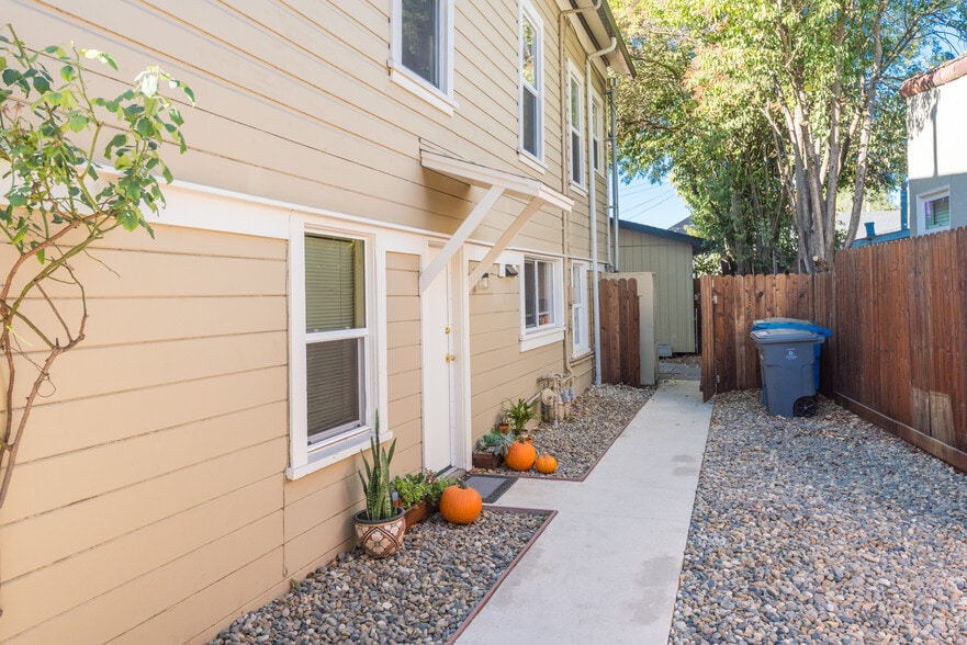 More Photos Of 811 Davis St, Santa Rosa Apartments For Sale