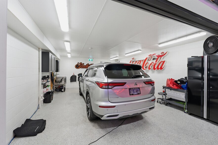 More Photos Of 935 Sherwood Ave, Coquitlam Warehouse For Sale