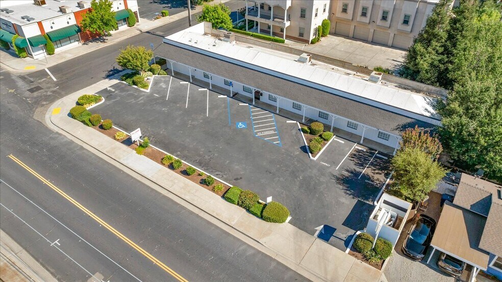 More Photos Of 324-330 Bullard Ave, Clovis Office For Lease
