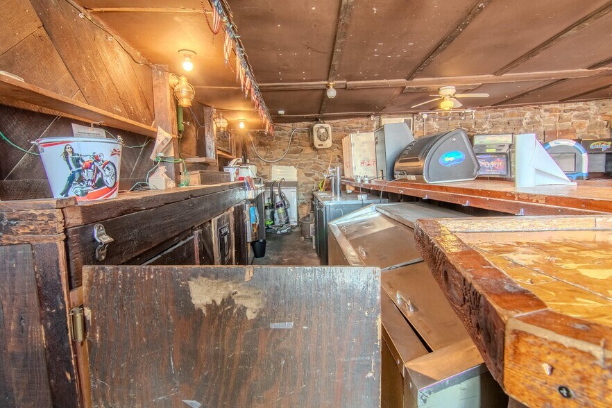 More Photos Of 18400 E B Hwy, Sheldon Flex For Sale