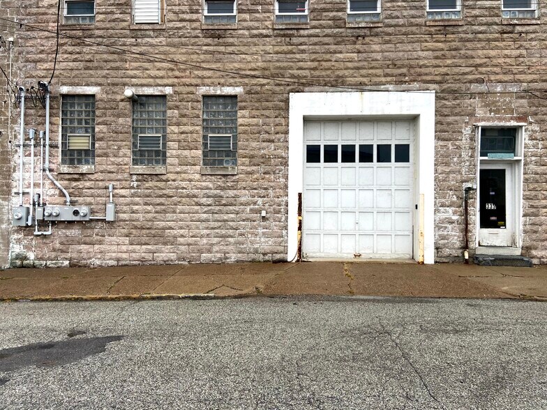 More Photos Of 333-335 Meade St, Pittsburgh Light Distribution For Lease
