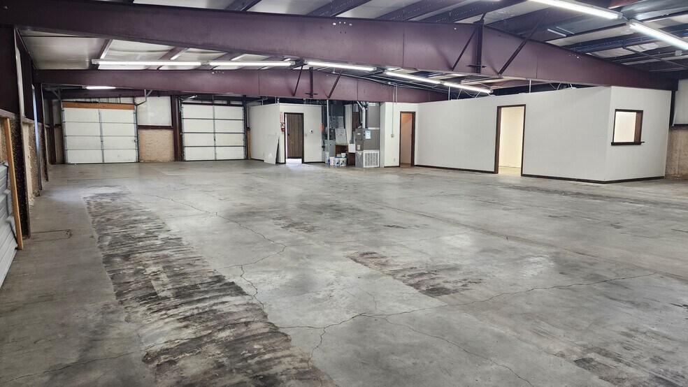 More Photos Of 5617 S 49th St, Lincoln General Retail For Lease