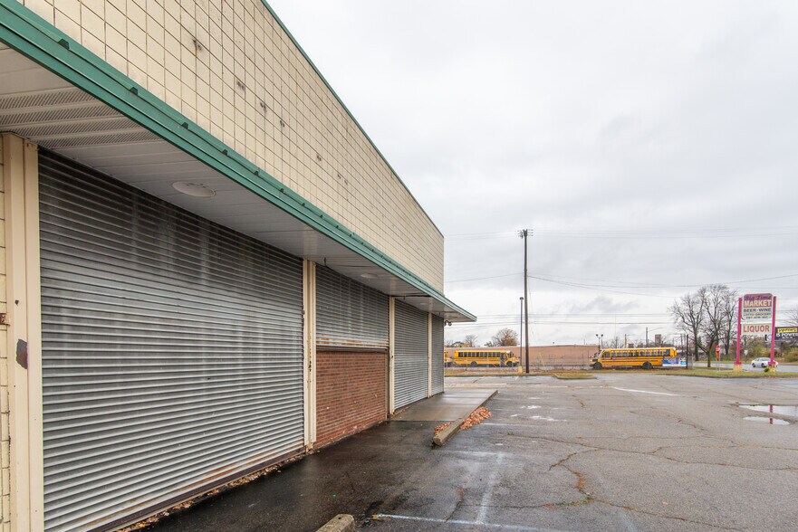More Photos Of 1115 Genesee ave, Saginaw General Retail For Sale