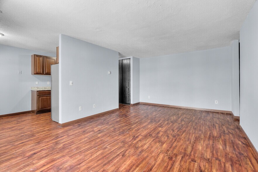 More Photos Of 7750 Silver Lake Rd, Mounds View Multifamily For Sale