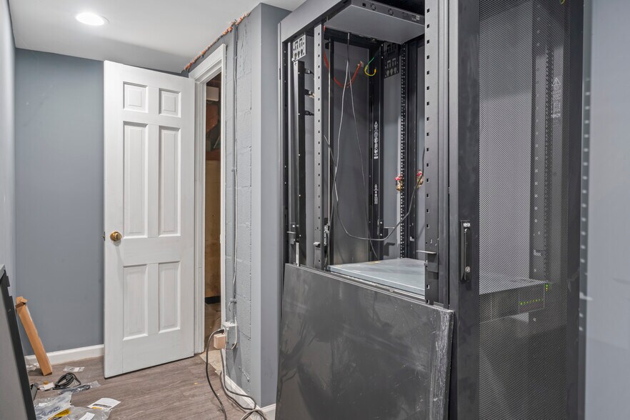 More Photos Of 4235 Chain Bridge Rd, Fairfax Office For Sale