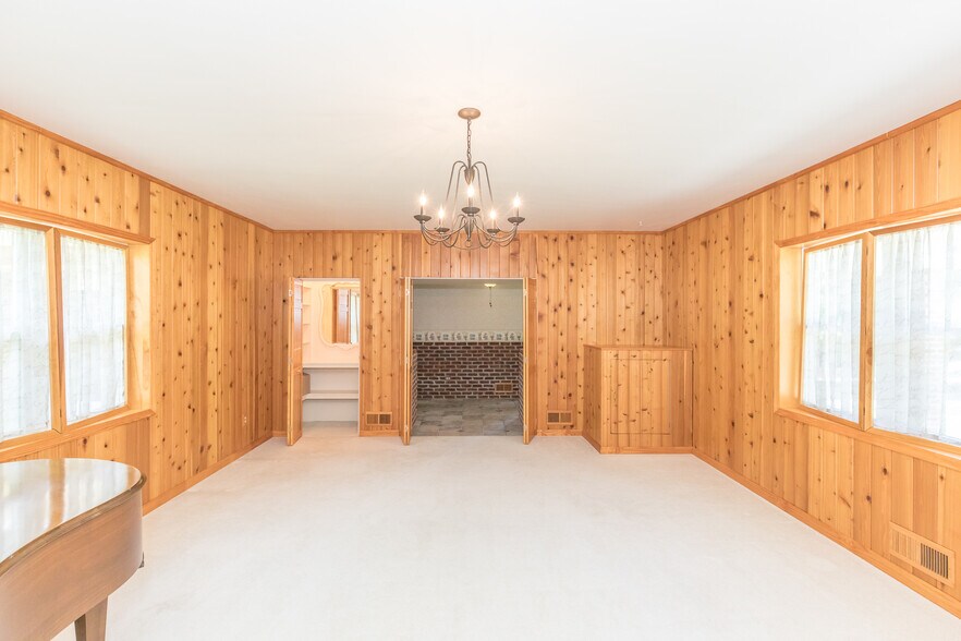 More Photos Of 131 Copenhaver St, Marion Shelter For Sale